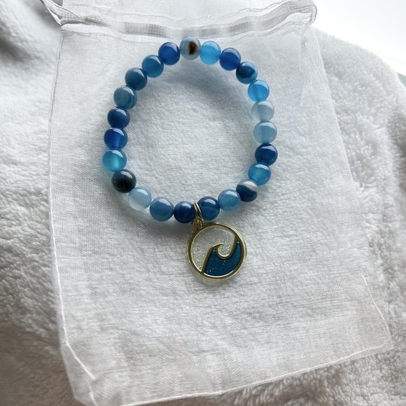 Handcrafted wave charm bracelet - Picture 2 of 6